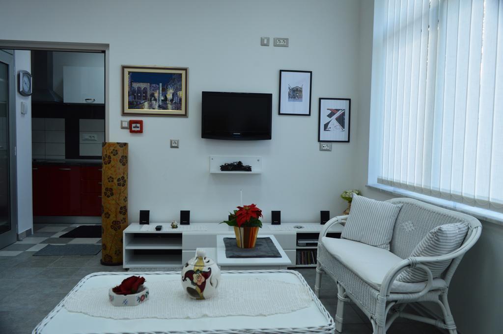 דירות ספליט Studio Two Roses מראה חיצוני תמונה